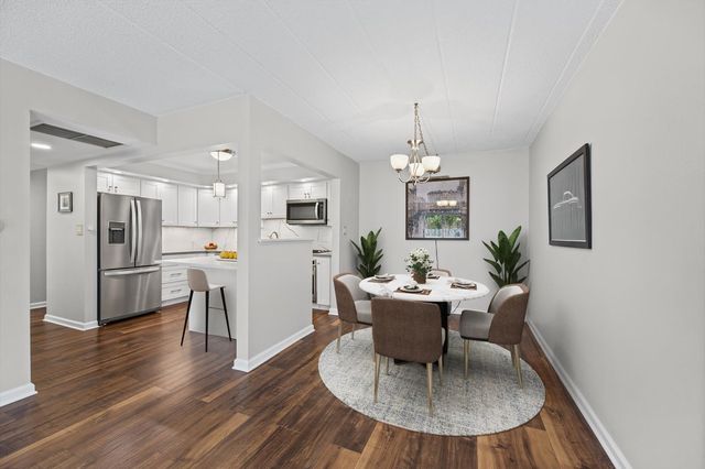 110 W Butterfield Road 310S, Elmhurst, IL 60126