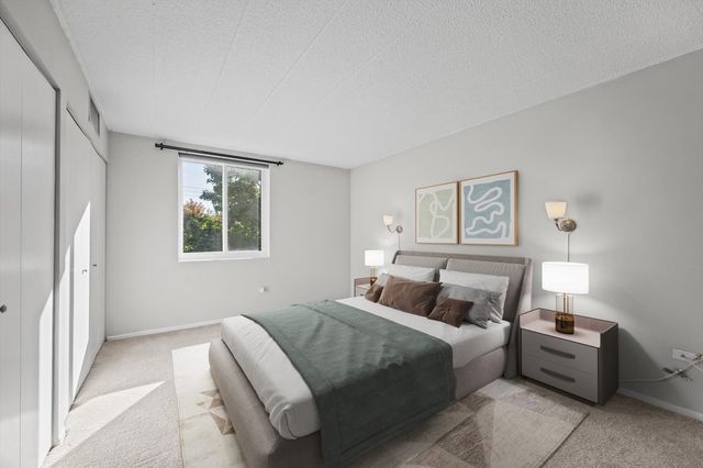 110 W Butterfield Road 310S, Elmhurst, IL 60126