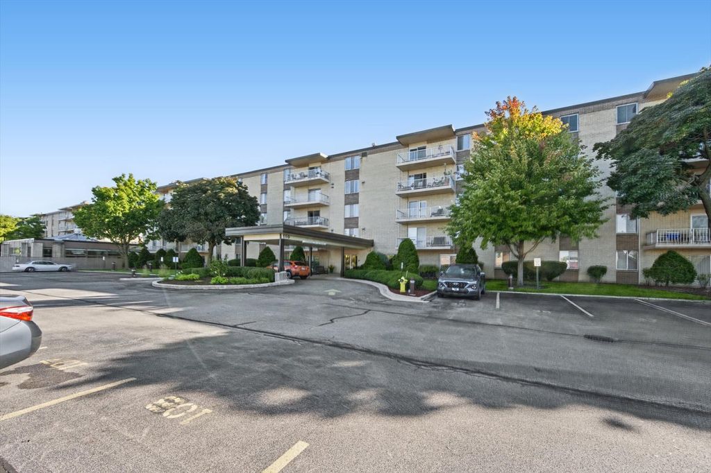 110 W Butterfield Road 310S, Elmhurst, IL 60126