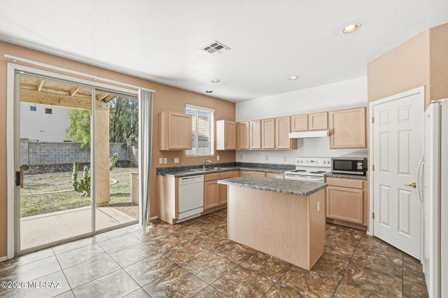 93 W Camino Presidio Quemado, Sahuarita, AZ 85629
