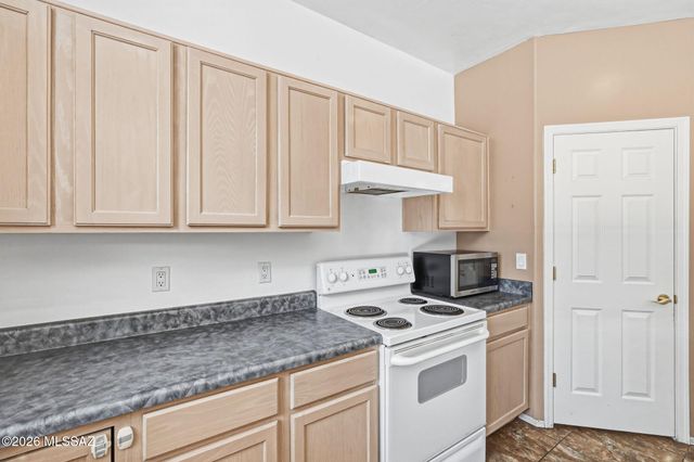 93 W Camino Presidio Quemado, Sahuarita, AZ 85629