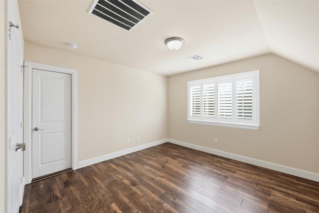 2947 Muirfield Avenue, Grand Prairie, TX 75104
