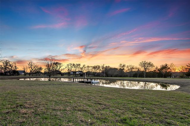 364 Parker Road, Van Alstyne, TX 75495