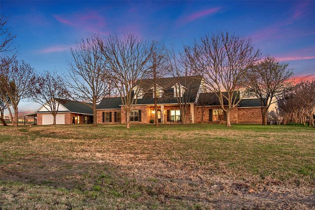 364 Parker Road, Van Alstyne, TX 75495