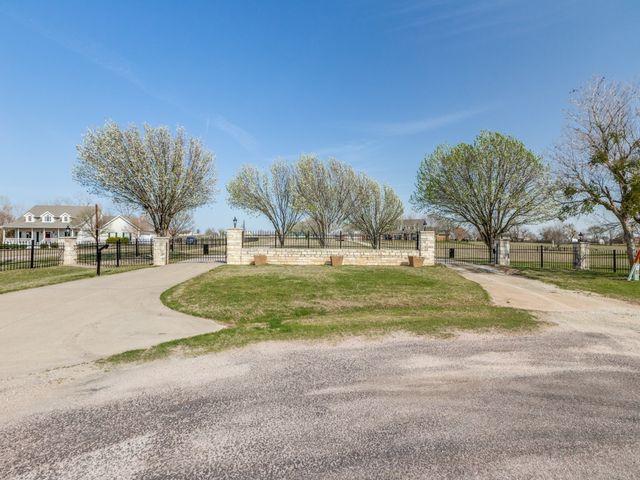 364 Parker Road, Van Alstyne, TX 75495