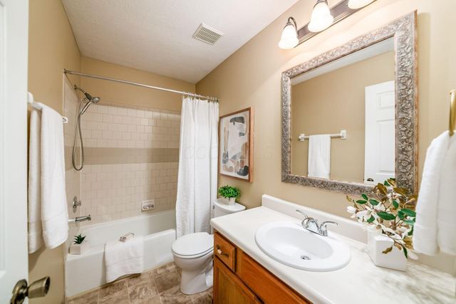 2711 Woodland Trail Drive, Columbus, OH 43231