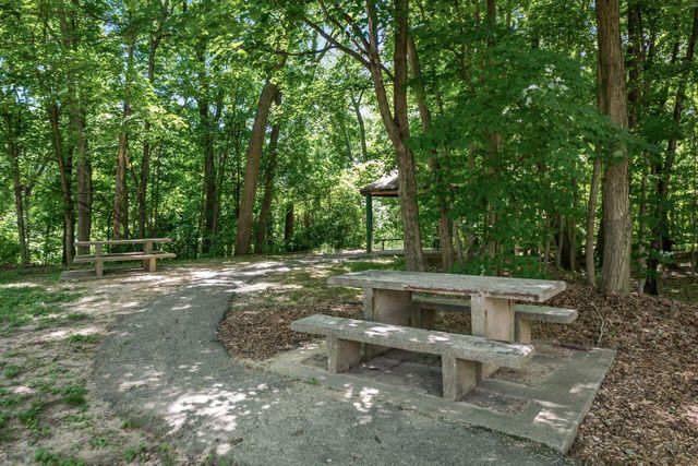 2711 Woodland Trail Drive, Columbus, OH 43231