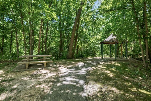 2711 Woodland Trail Drive, Columbus, OH 43231