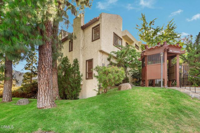 3200 Fairesta Street 16, La Crescenta, CA 91214