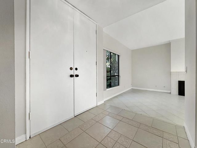 3200 Fairesta Street 16, La Crescenta, CA 91214