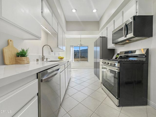 3200 Fairesta Street 16, La Crescenta, CA 91214