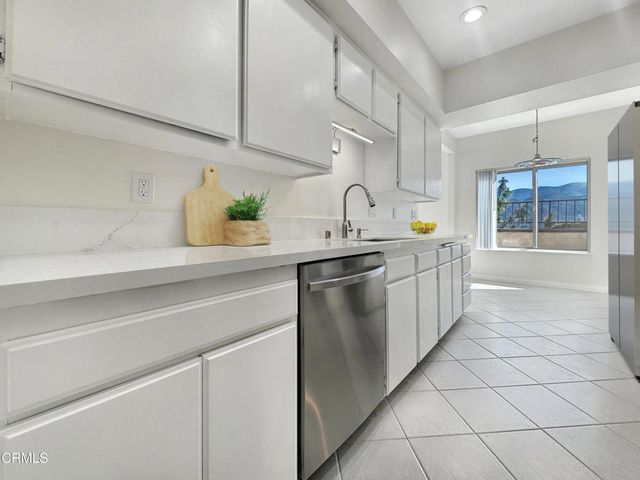 3200 Fairesta Street 16, La Crescenta, CA 91214