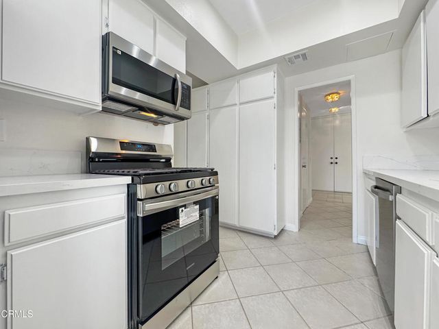 3200 Fairesta Street 16, La Crescenta, CA 91214