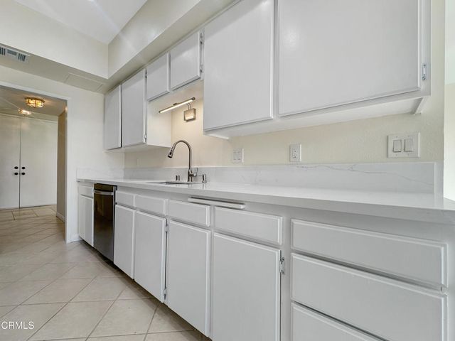 3200 Fairesta Street 16, La Crescenta, CA 91214