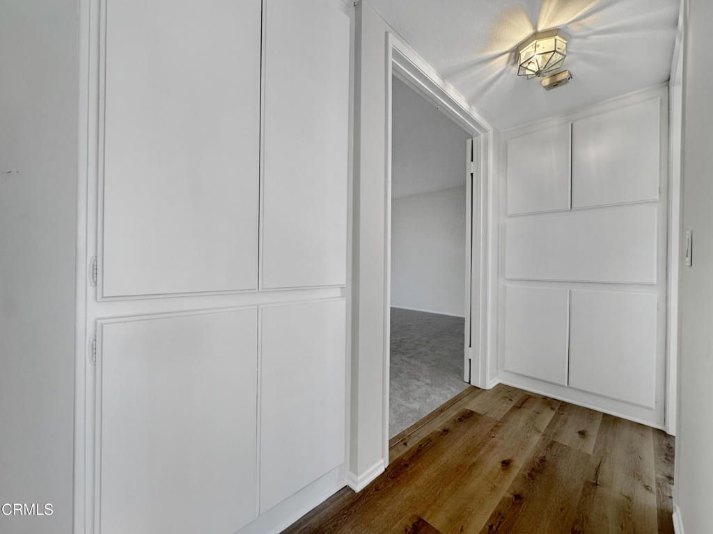 Image 14 of property listing at 3200 Fairesta Street 16, Glendale, CA 91214