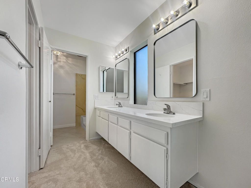 Image 17 of property listing at 3200 Fairesta Street 16, Glendale, CA 91214