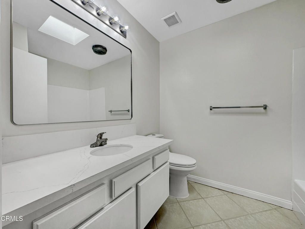 Image 23 of property listing at 3200 Fairesta Street 16, Glendale, CA 91214