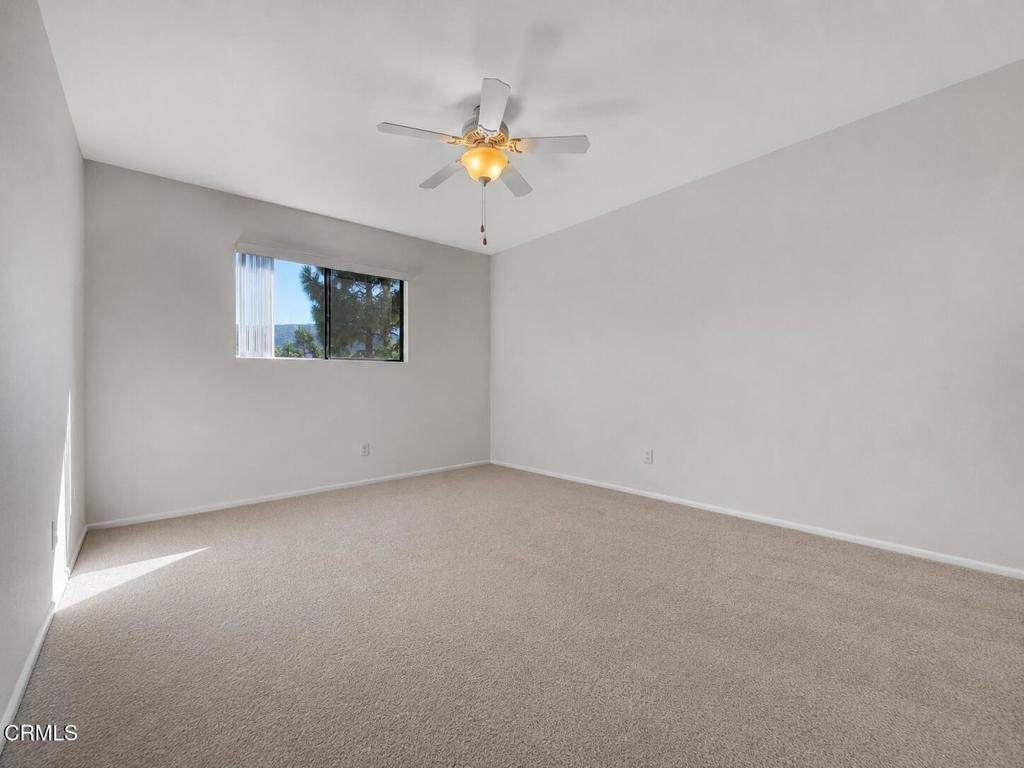 Image 27 of property listing at 3200 Fairesta Street 16, Glendale, CA 91214