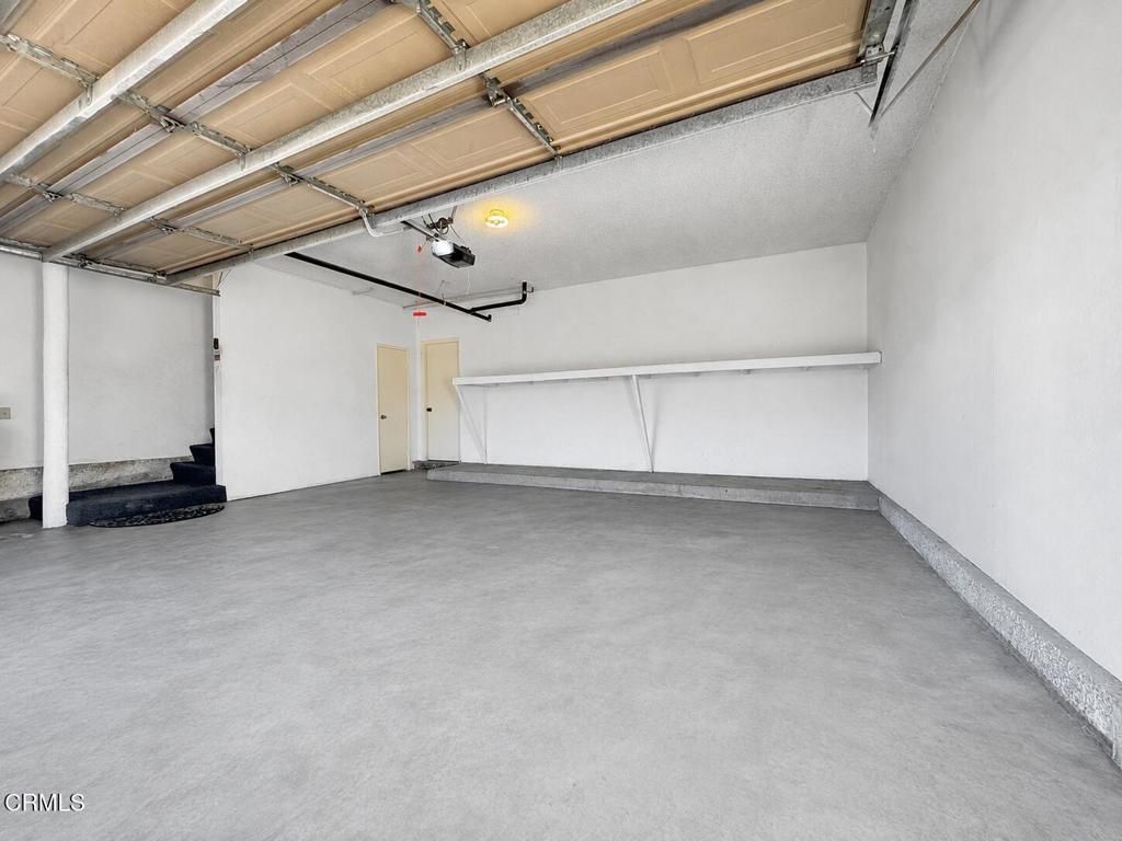 Image 33 of property listing at 3200 Fairesta Street 16, Glendale, CA 91214