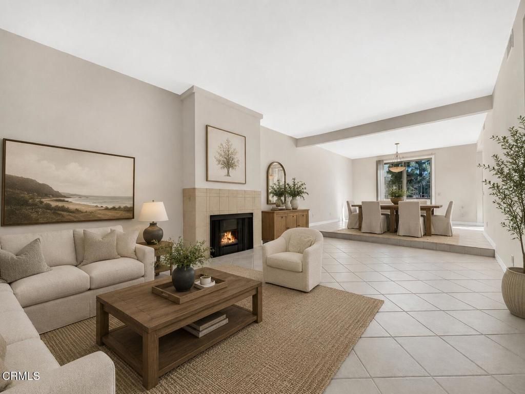 Image 4 of property listing at 3200 Fairesta Street 16, Glendale, CA 91214
