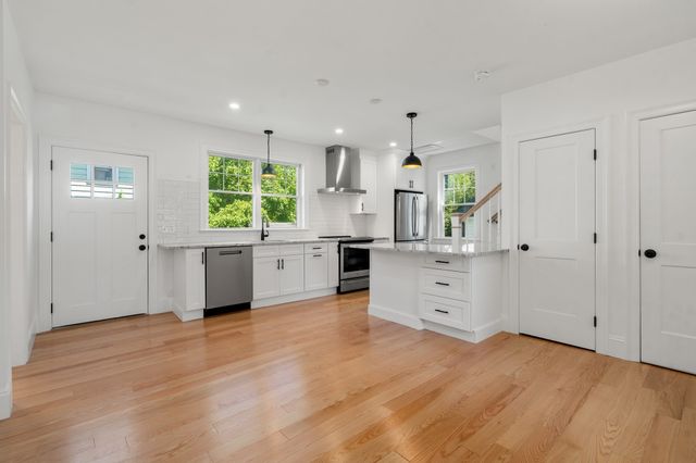 92 Pond Street, Natick, MA 01760