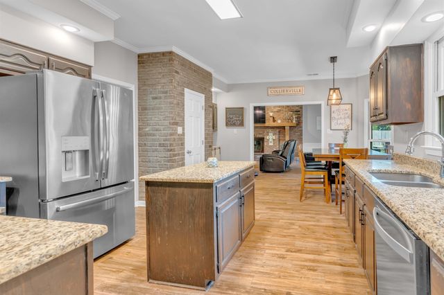 690 ROLLING OAKS LN, Collierville, TN 38017