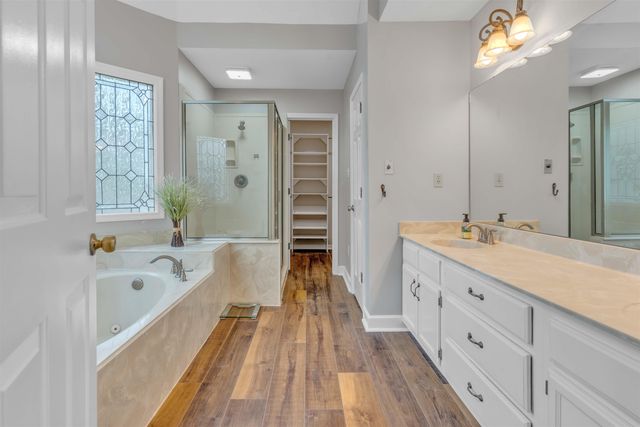 690 ROLLING OAKS LN, Collierville, TN 38017