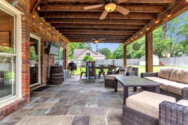 690 ROLLING OAKS LN, Collierville, TN 38017