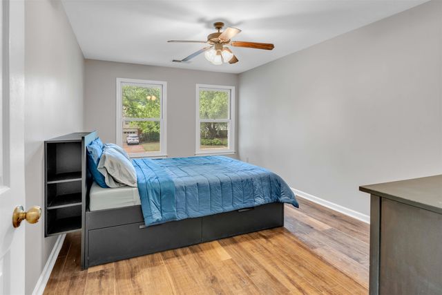 690 ROLLING OAKS LN, Collierville, TN 38017