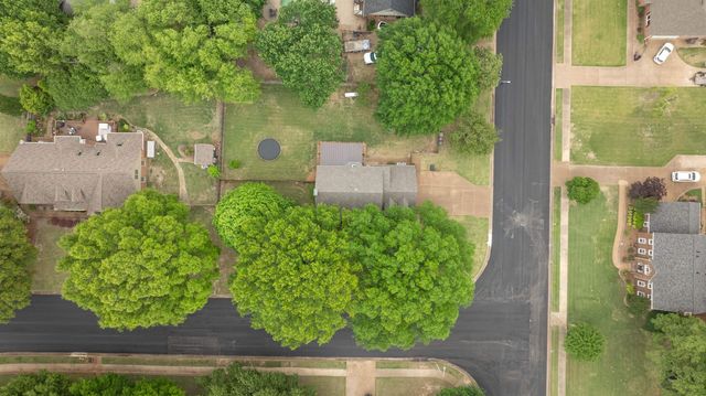 690 ROLLING OAKS LN, Collierville, TN 38017
