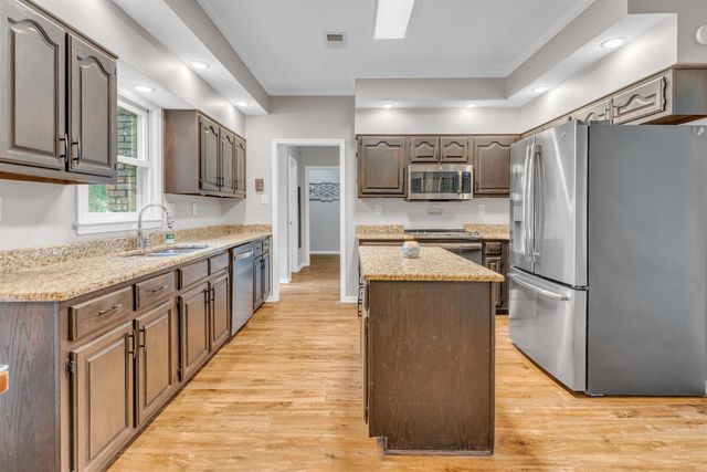 690 ROLLING OAKS LN, Collierville, TN 38017