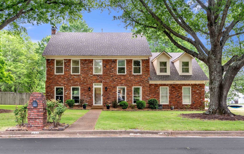 690 ROLLING OAKS LN, Collierville, TN 38017