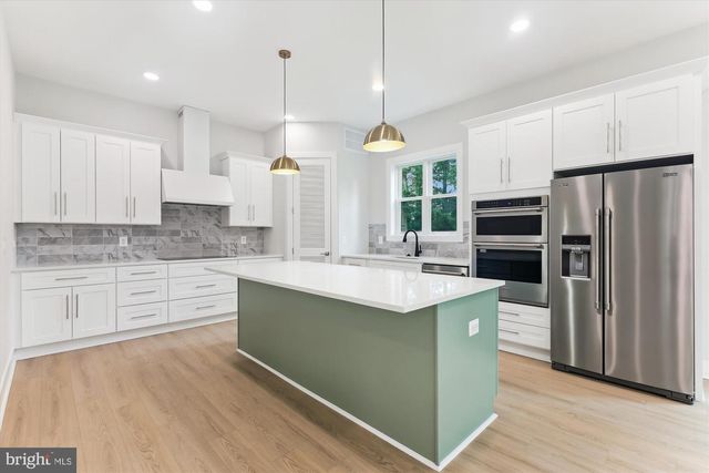 2808 BOSWELL AVE, Alexandria, VA 22306