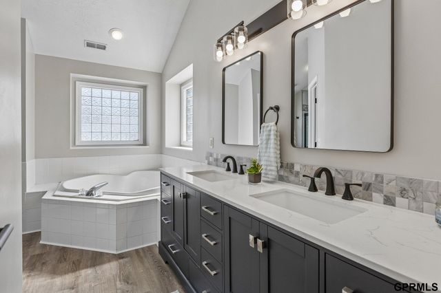 4811 N 142Nd Street, Omaha, NE 68164