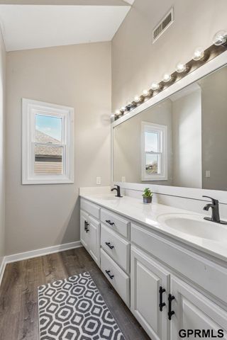 4811 N 142Nd Street, Omaha, NE 68164