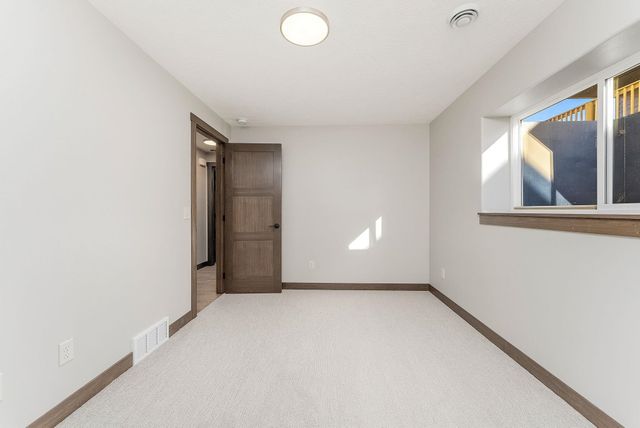 1014 Birch St Street, Harrisburg, SD 57032