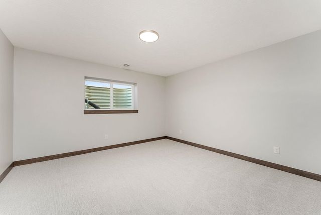 1014 Birch St Street, Harrisburg, SD 57032