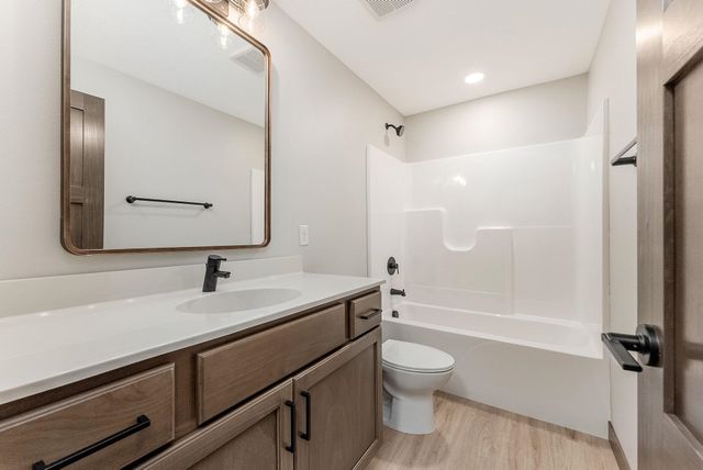 1014 Birch St Street, Harrisburg, SD 57032