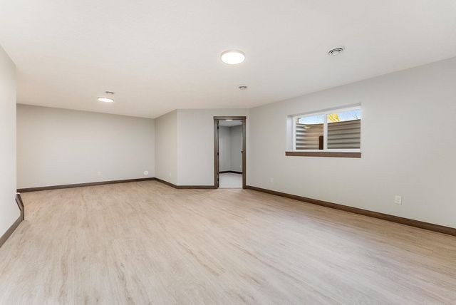 1014 Birch St Street, Harrisburg, SD 57032