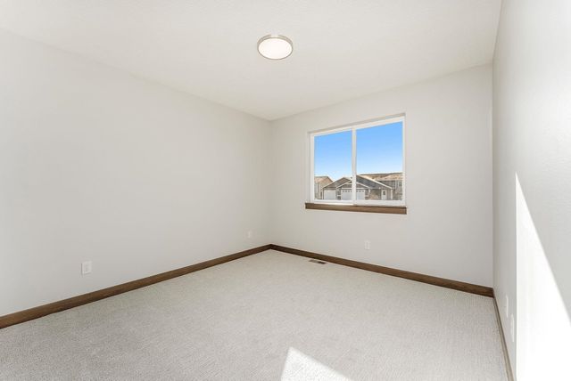 1014 Birch St Street, Harrisburg, SD 57032