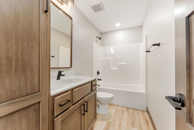 1014 Birch St Street, Harrisburg, SD 57032