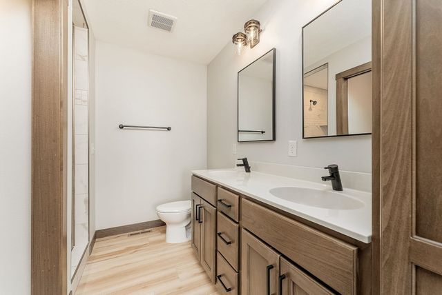 1014 Birch St Street, Harrisburg, SD 57032