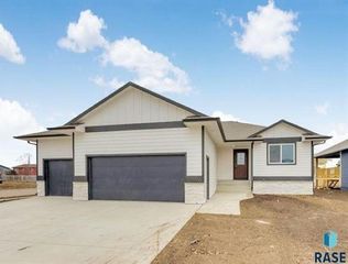 1014 Birch St Street, Harrisburg, SD 57032