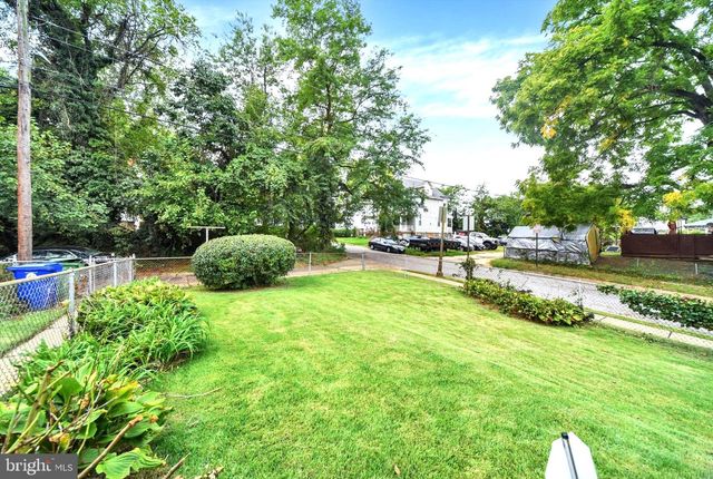 824 WICKLOW RD, Baltimore, MD 21229