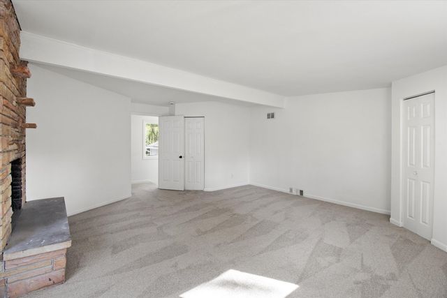 33448 N Greentree Road, Grayslake, IL 60030