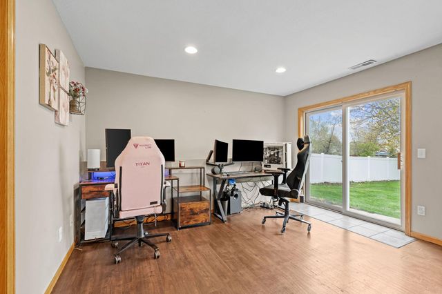 10055 Somerset Lane, Monticello, MN 55362