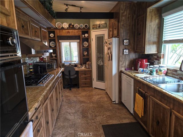13381 Magnolia Avenue 4, Corona, CA 92879