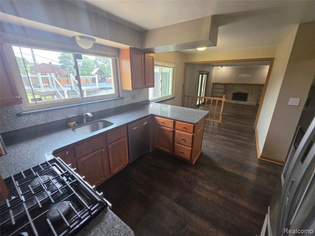 17312 Midway Avenue, Allen Park, MI 48101