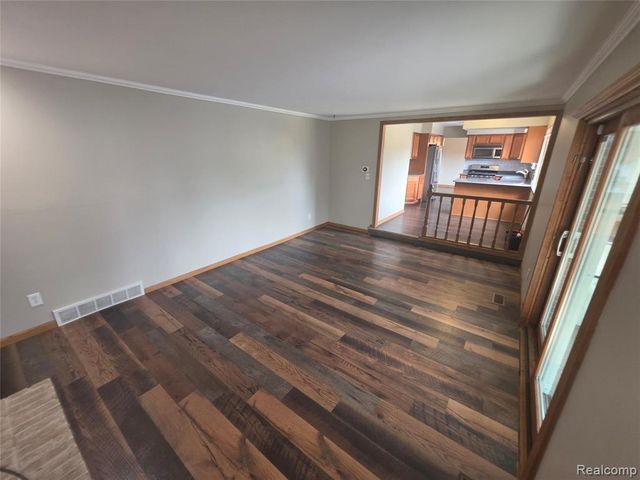 17312 Midway Avenue, Allen Park, MI 48101