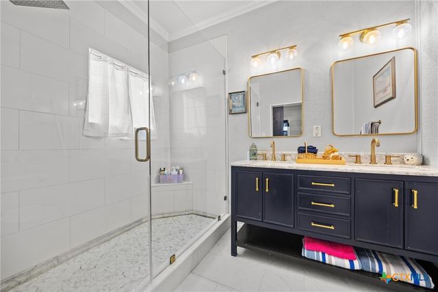 1009 E Leon Street, Gatesville, TX 76528